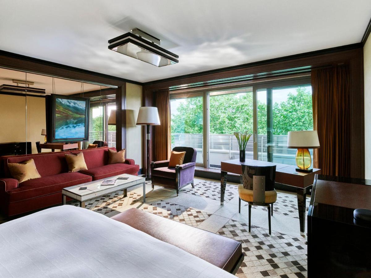 Hyde Park Balcony Studio