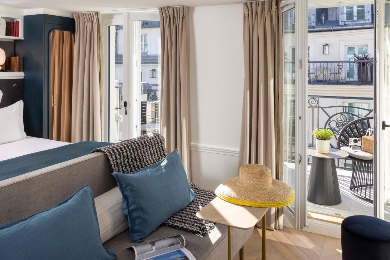 Parisian Balcony,1273901659:JPEG