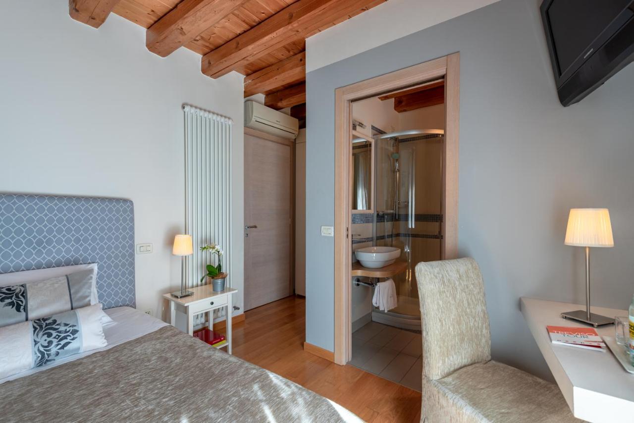 Small Single Room,1105974882:JPEG