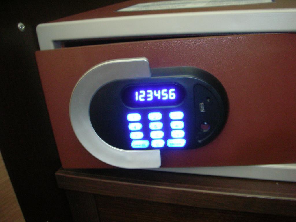 Triple Room,1584452243:JPEG