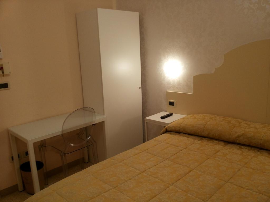 Economy Double Room,1215944146:JPEG