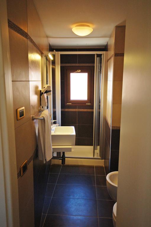 Small Double Room,110767848:JPEG