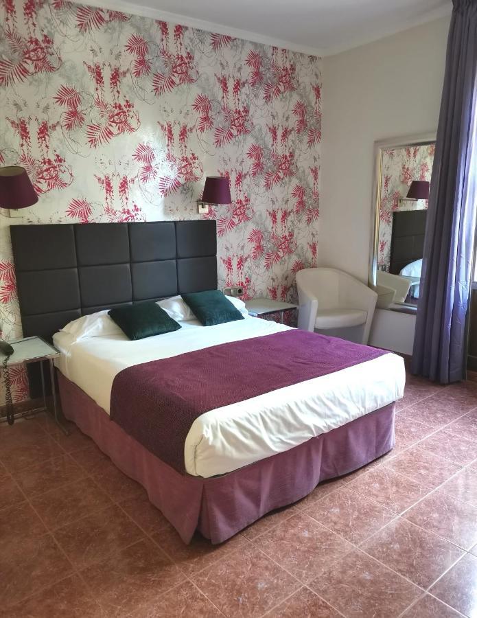 Double or Twin Room La Rambla Views,1111145154:JPEG