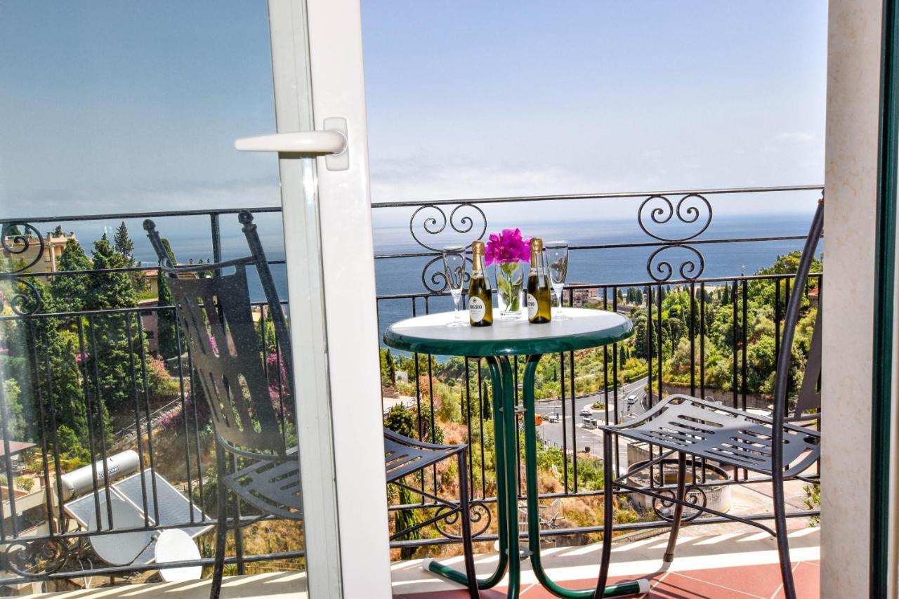 Camera Matrimoniale/Doppia con Letti Singoli con Balcone e Vista Mare