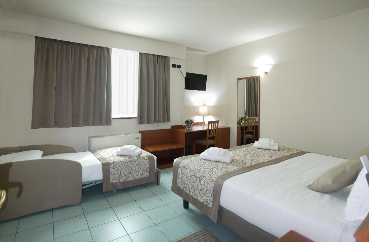Standard Triple Room,1114982424:JPEG
