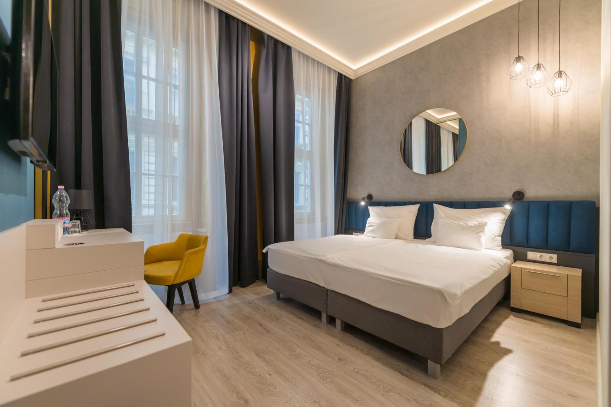 Deluxe Double or Twin Room,1113542229:JPEG