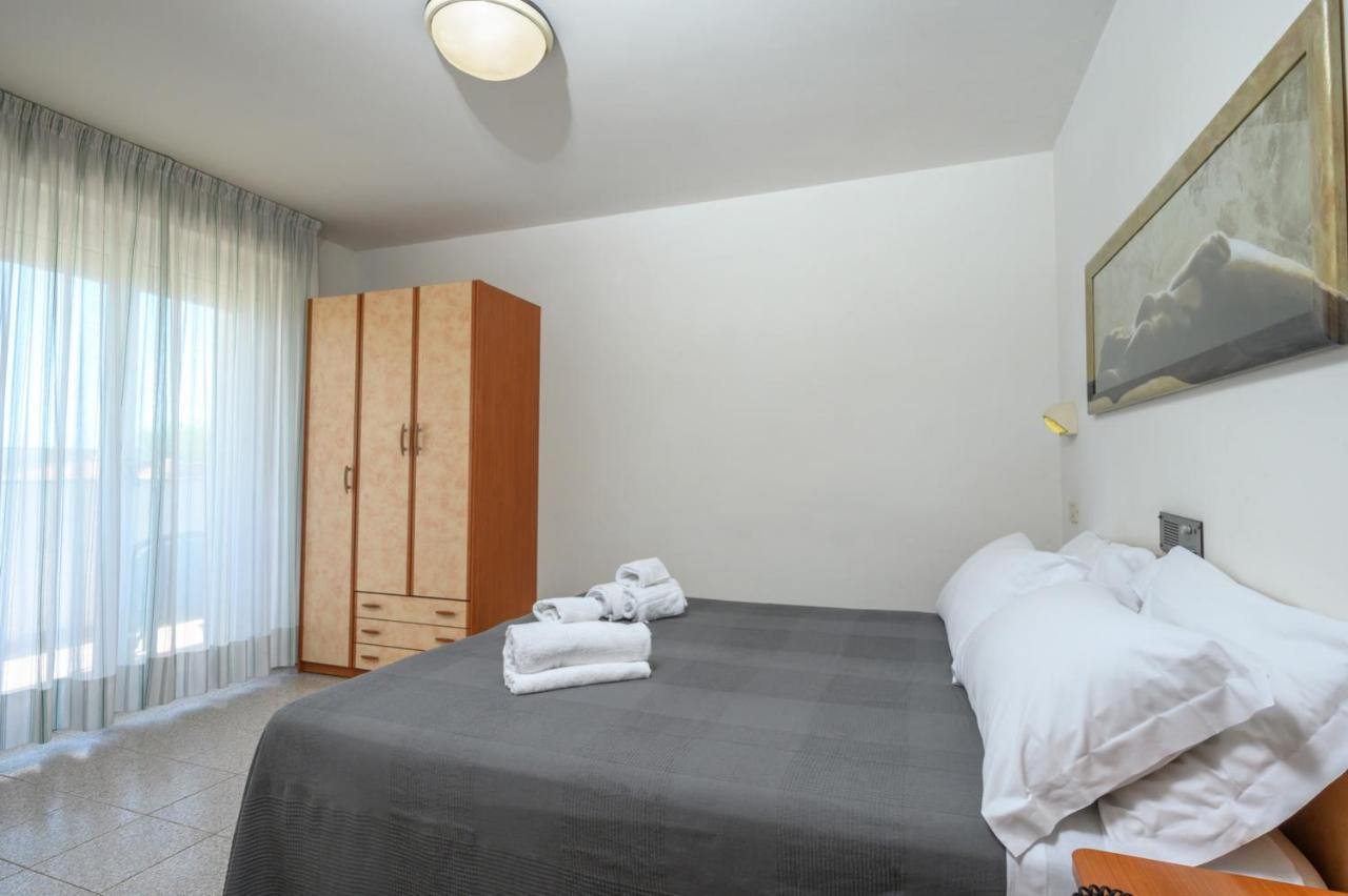 Double or Twin Room Side Sea View,1118527593:JPEG
