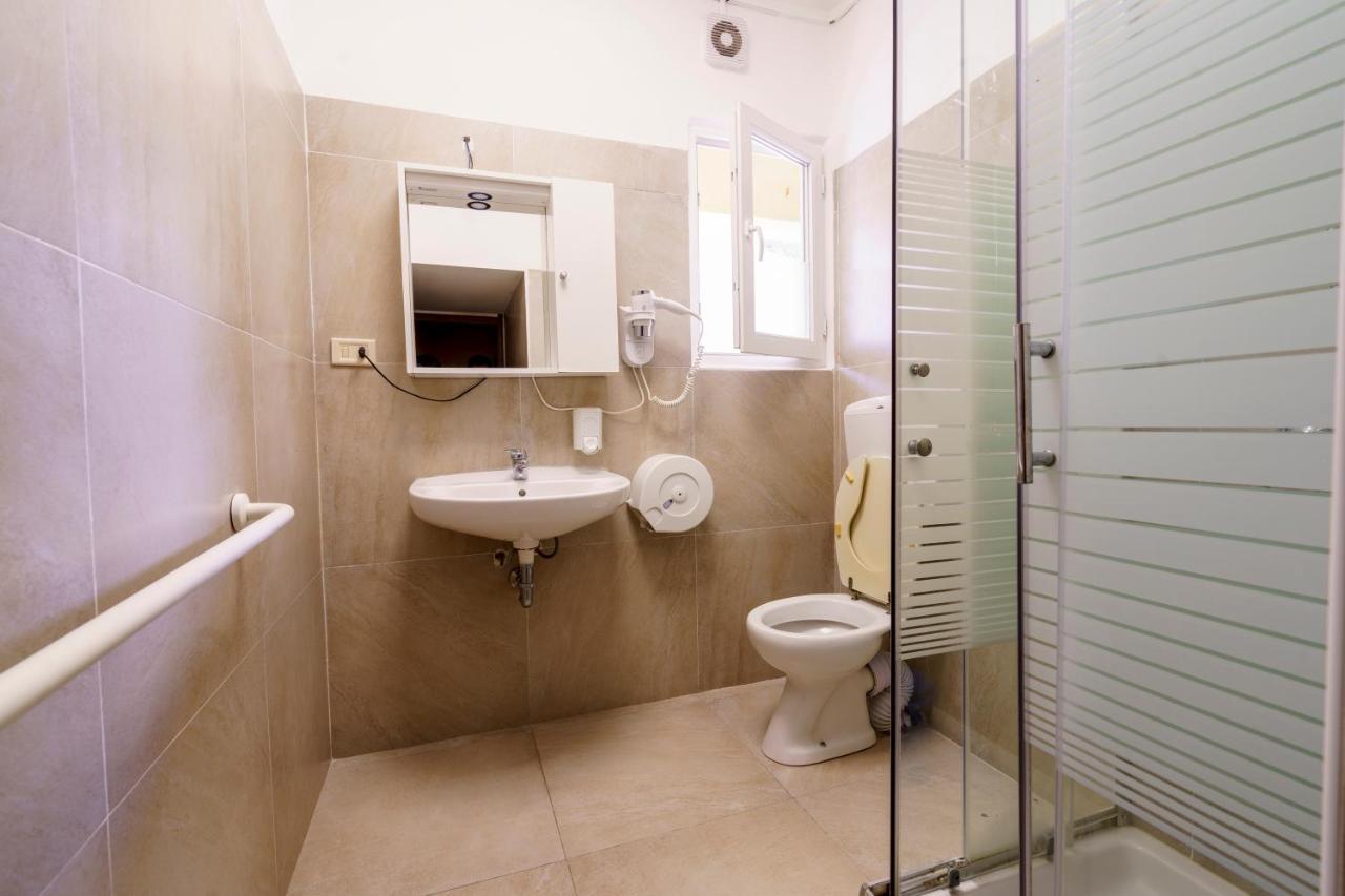 Habitación Individual con baño compartido