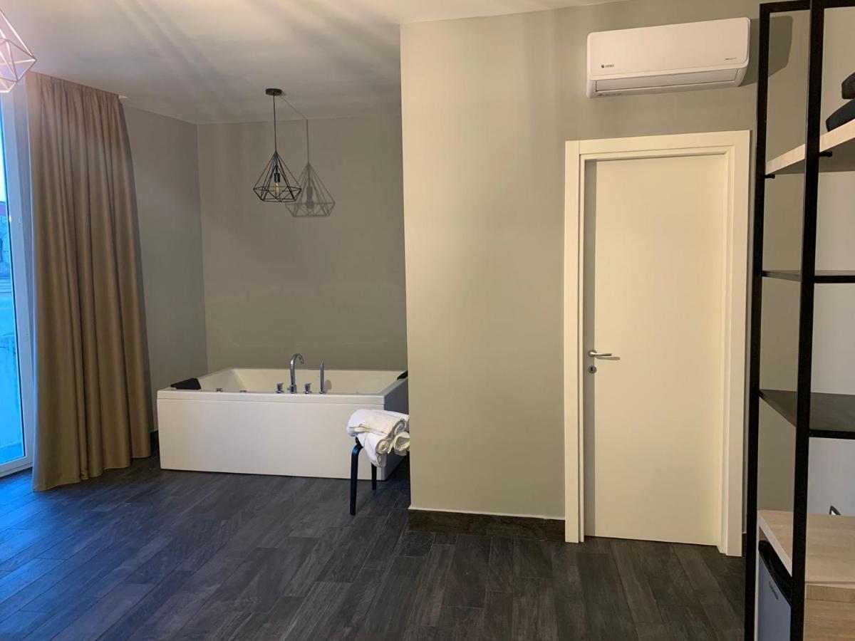 Deluxe Double or Twin Room Spa Bath,1122933420:JPEG