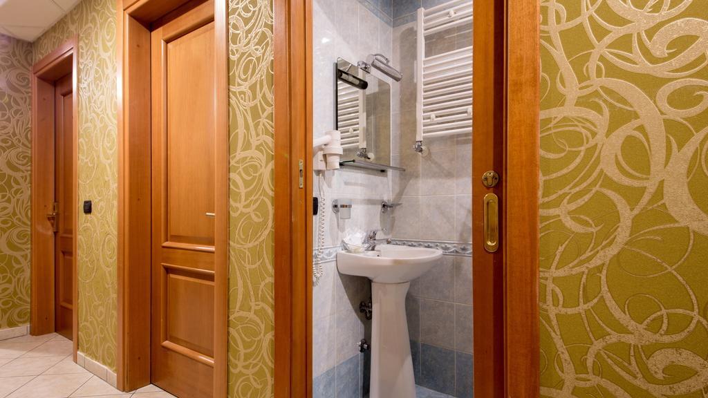 Single Room Private External Bathroom,112360584:JPEG