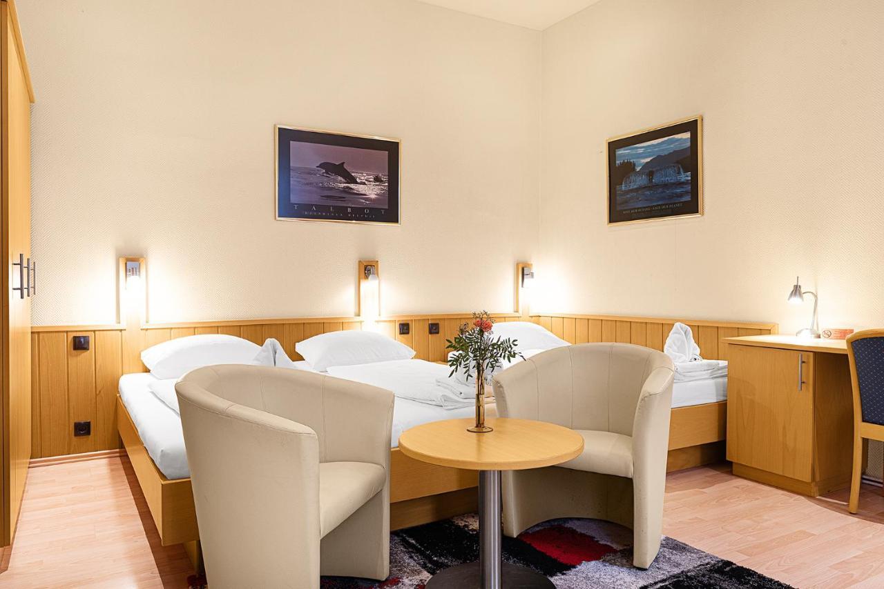 One-Bedroom Apartment Annex,1123247229:JPEG