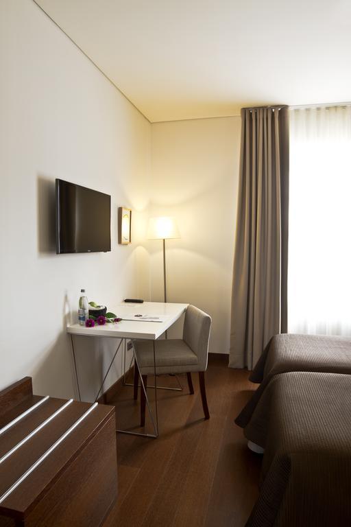Standard Twin Room,112486458:JPEG