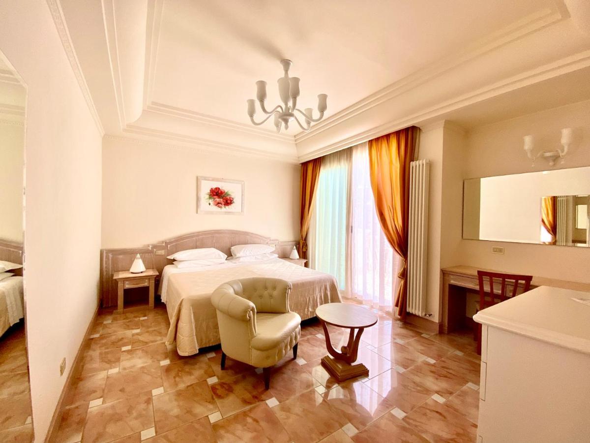Deluxe Double or Twin Room,1125844452:JPEG