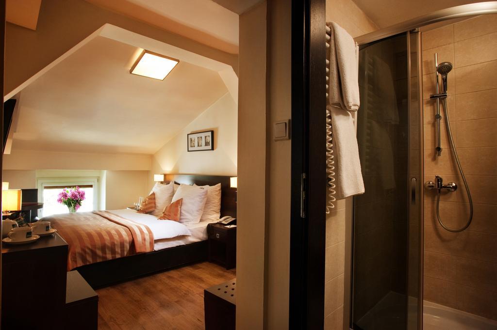 Double or Twin Room,112927947:JPEG