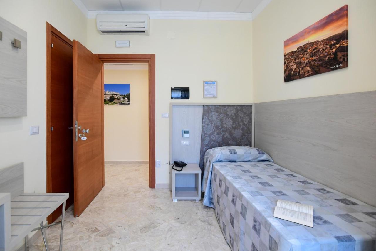Standard Single Room,1130671743:JPEG
