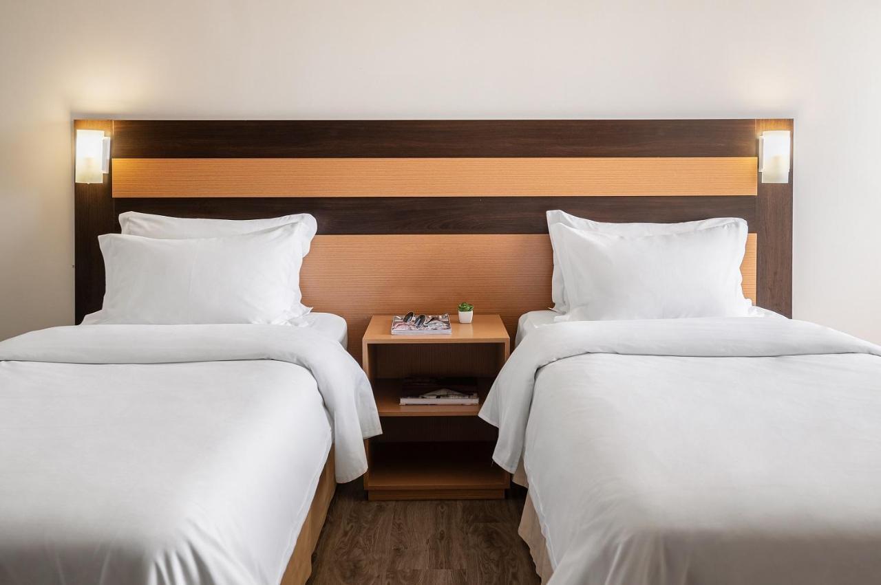 Standard Twin - 2 Single Beds