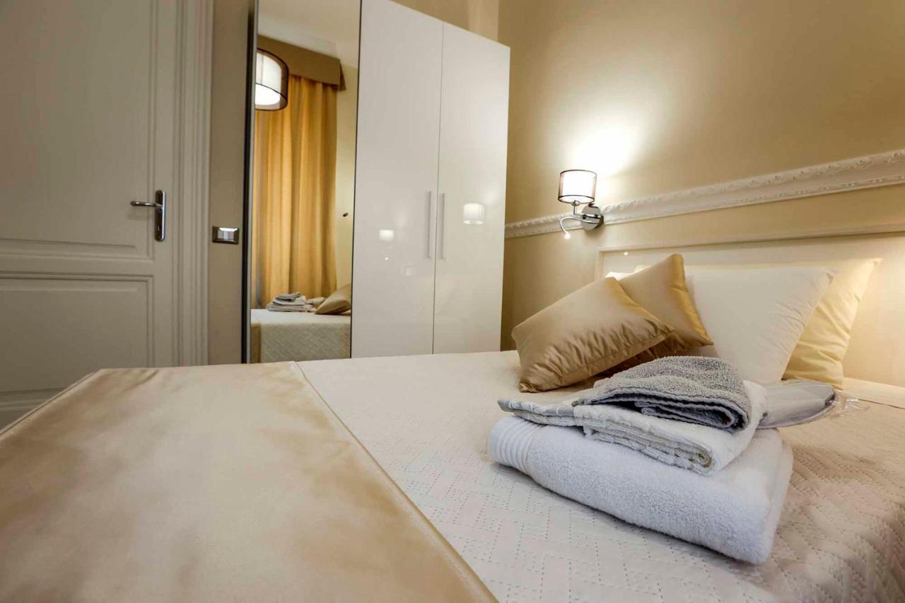 Single Room Private External Bathroom,1134165658:JPEG