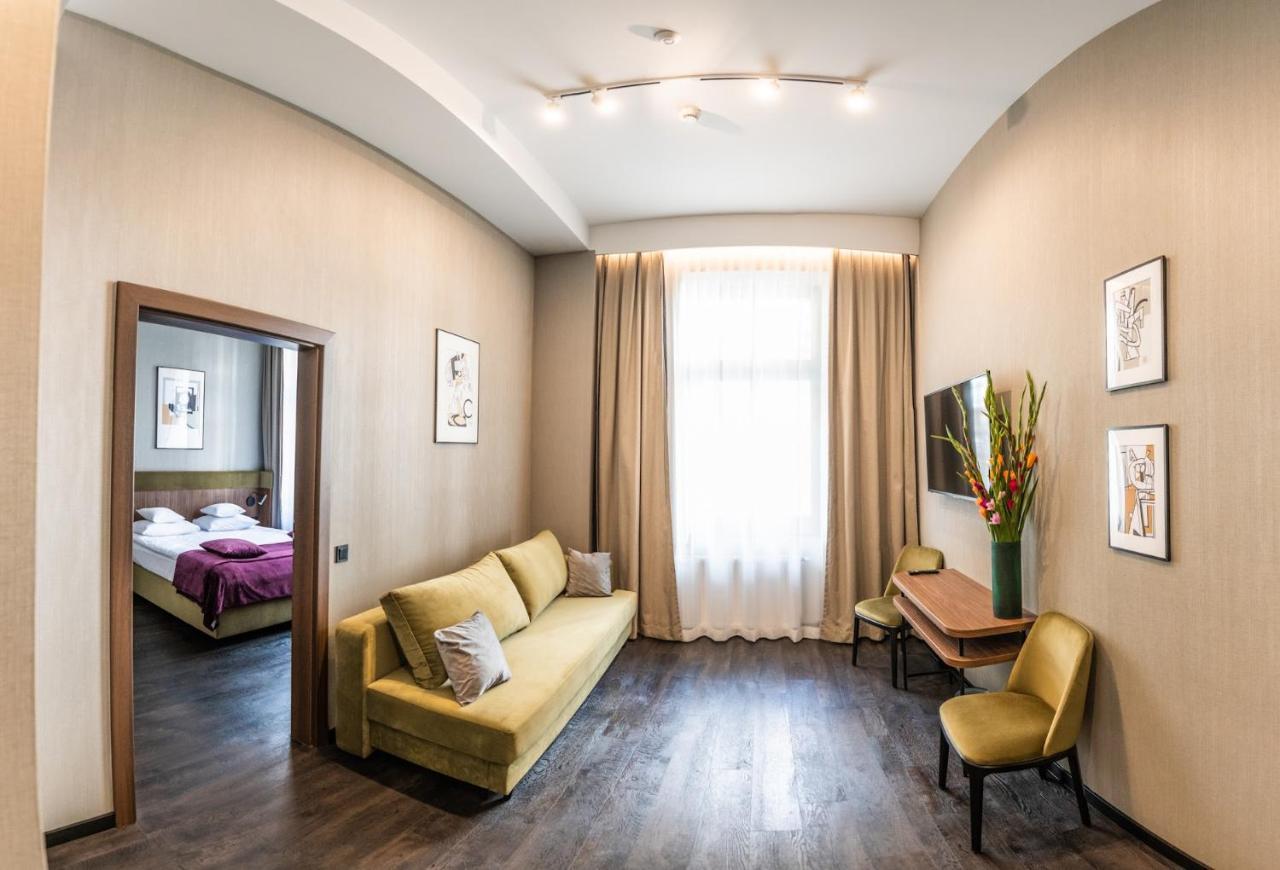One-Bedroom Apartment,1136477167:JPEG