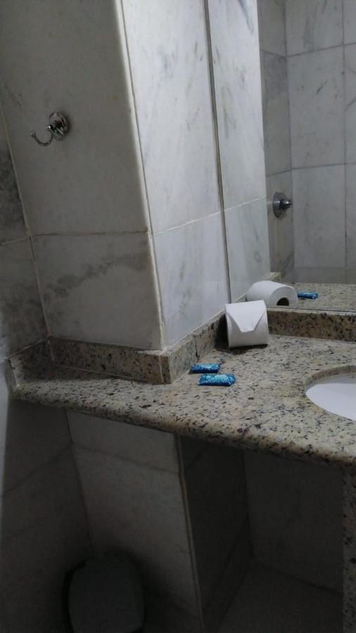 Quarto com 2 Camas de Solteiro