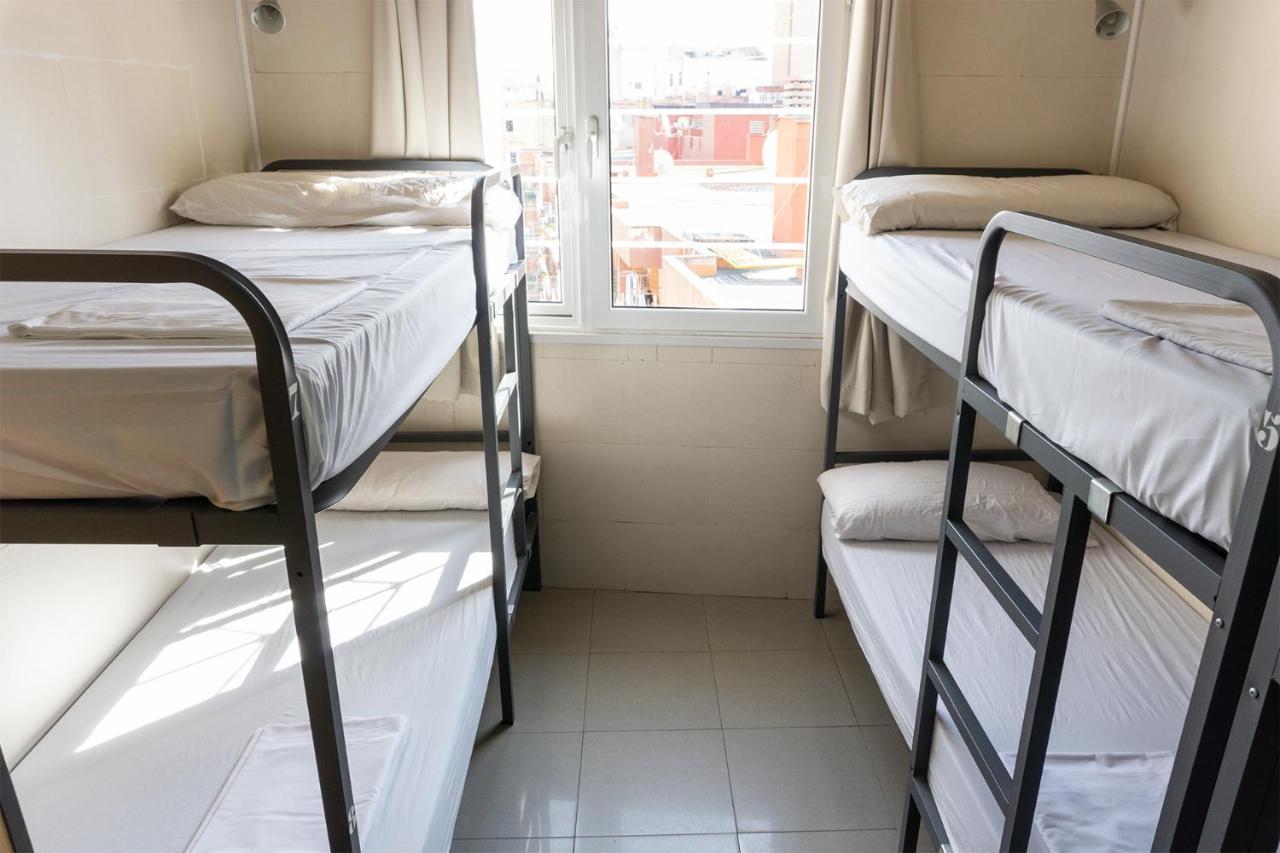 Habitación Triple Básica con baño compartido