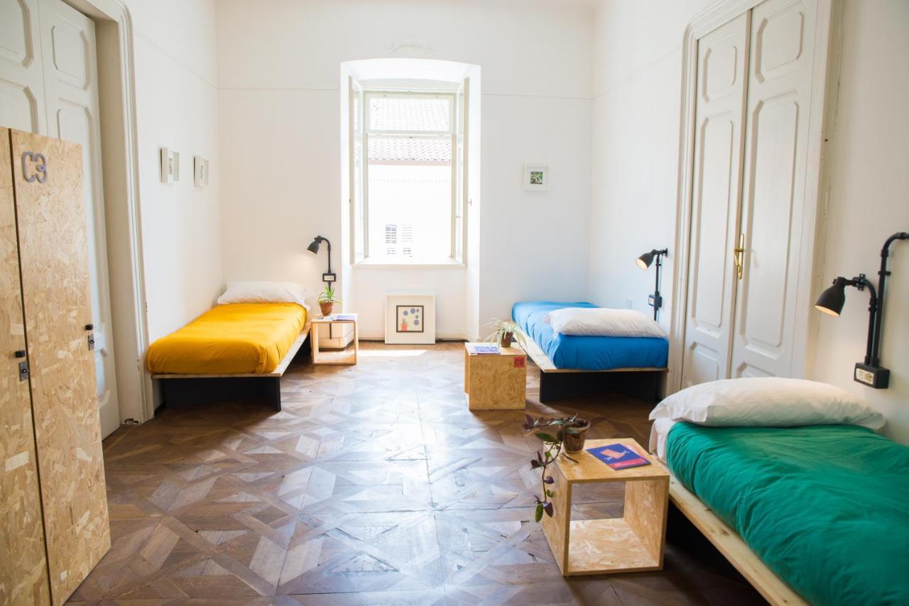 Posto Letto in Dormitorio Femminile