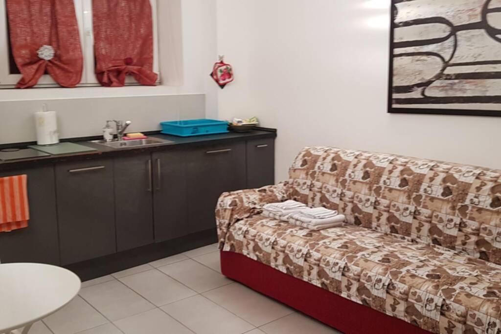One-Bedroom House,1139832730:JPEG
