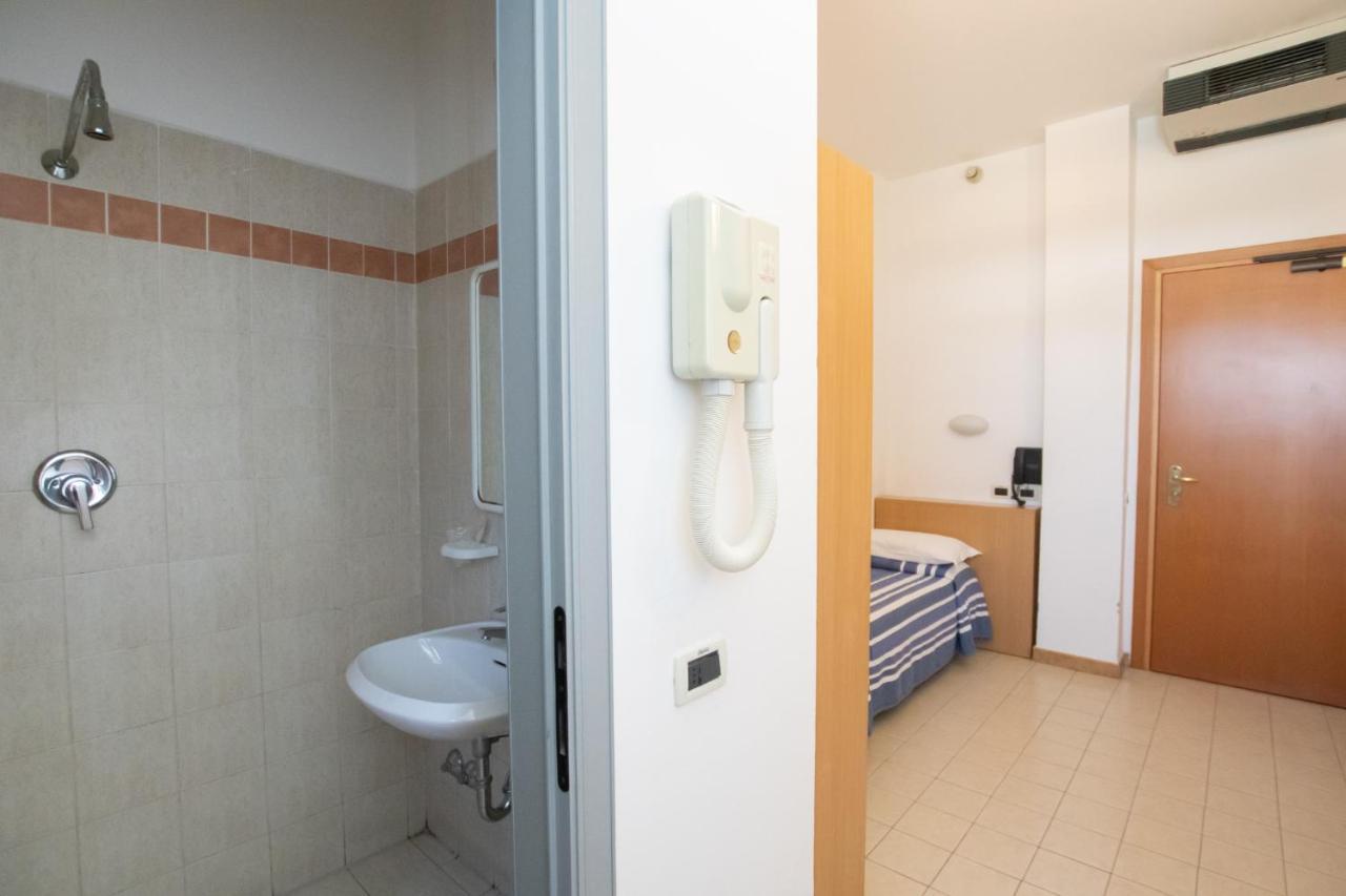 Economy Single Room No Box Doccia
