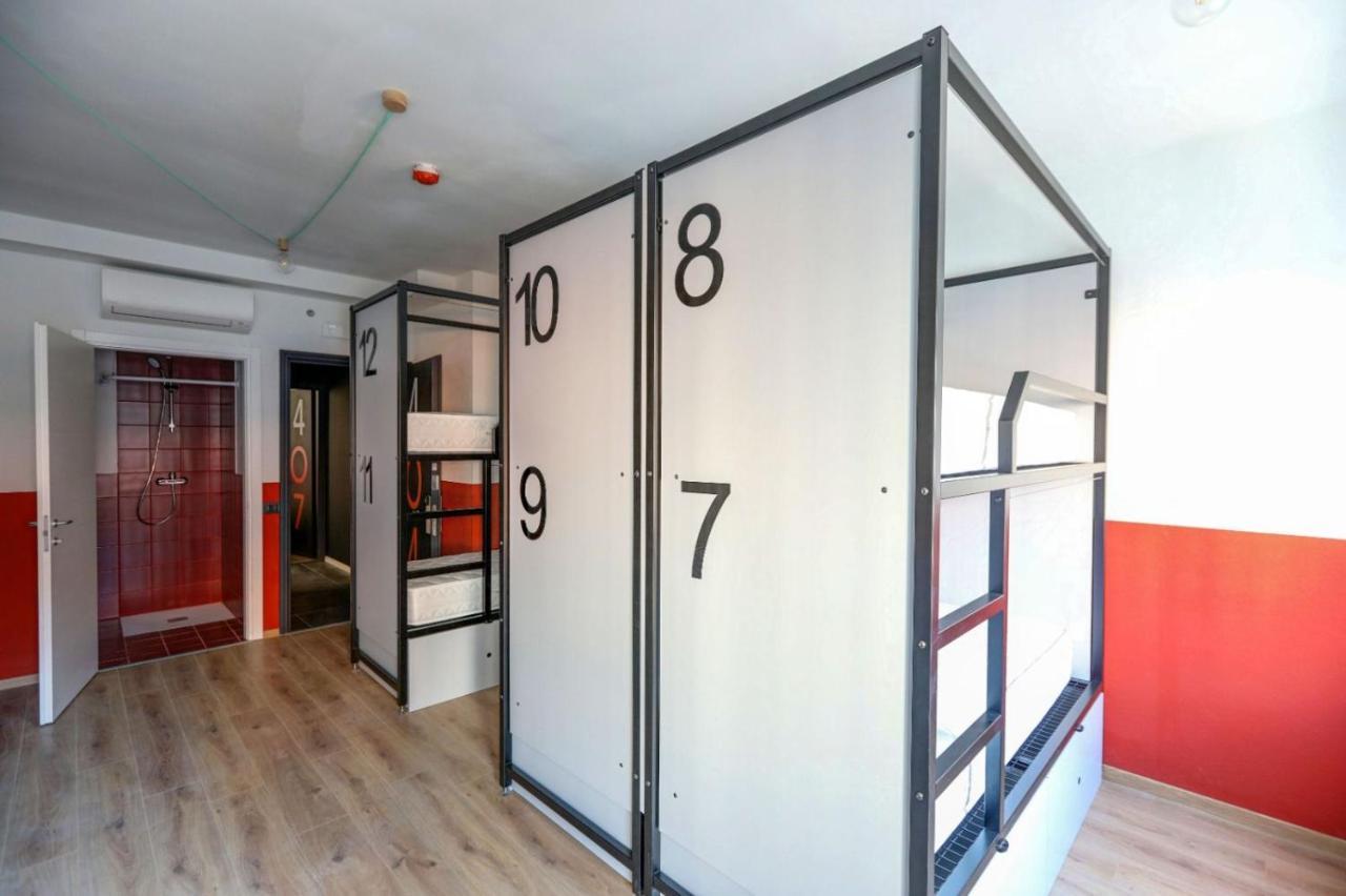 12-Bed Mixed Dormitory Room