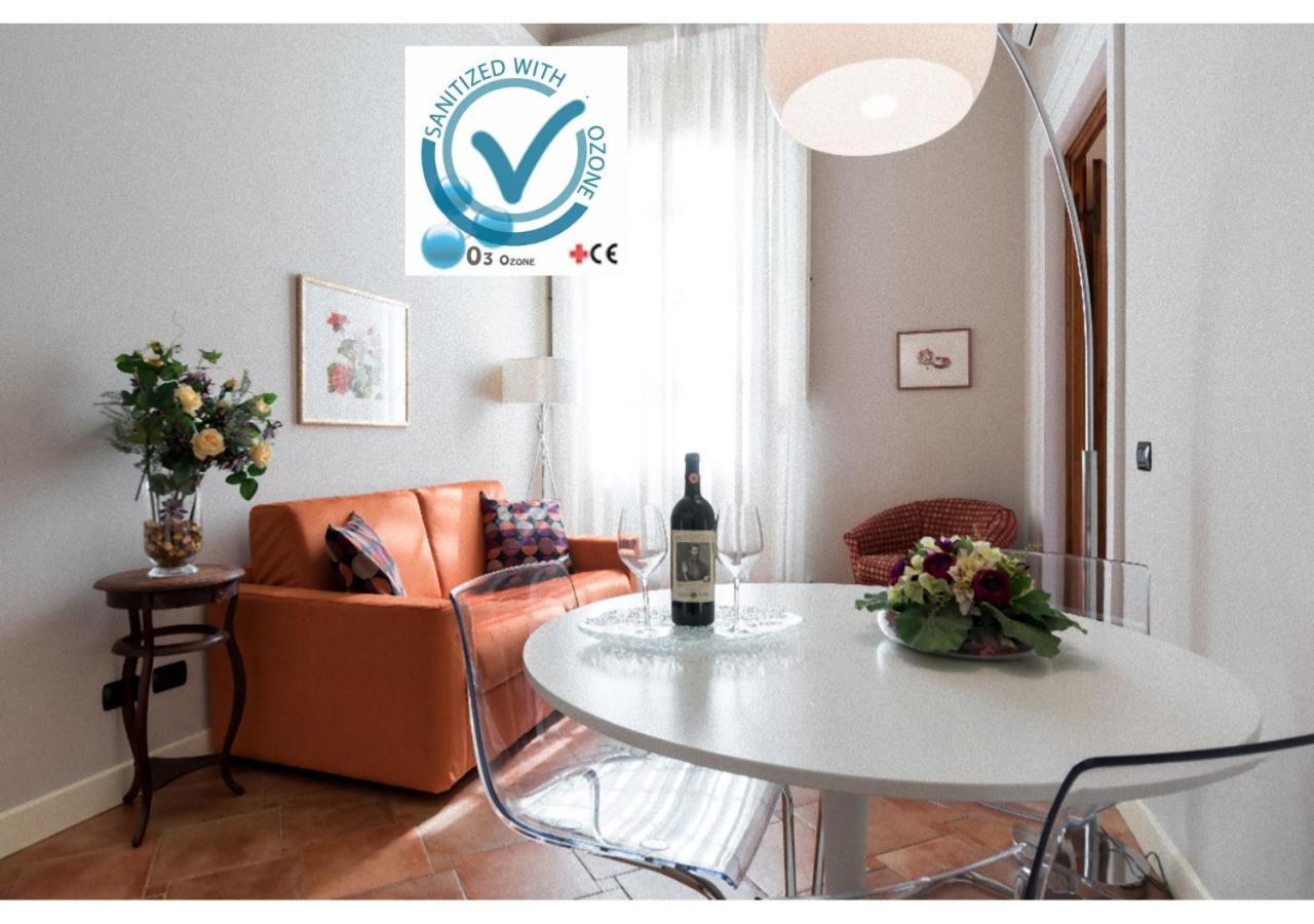 Classic One-Bedroom Apartment,996156940:JPEG