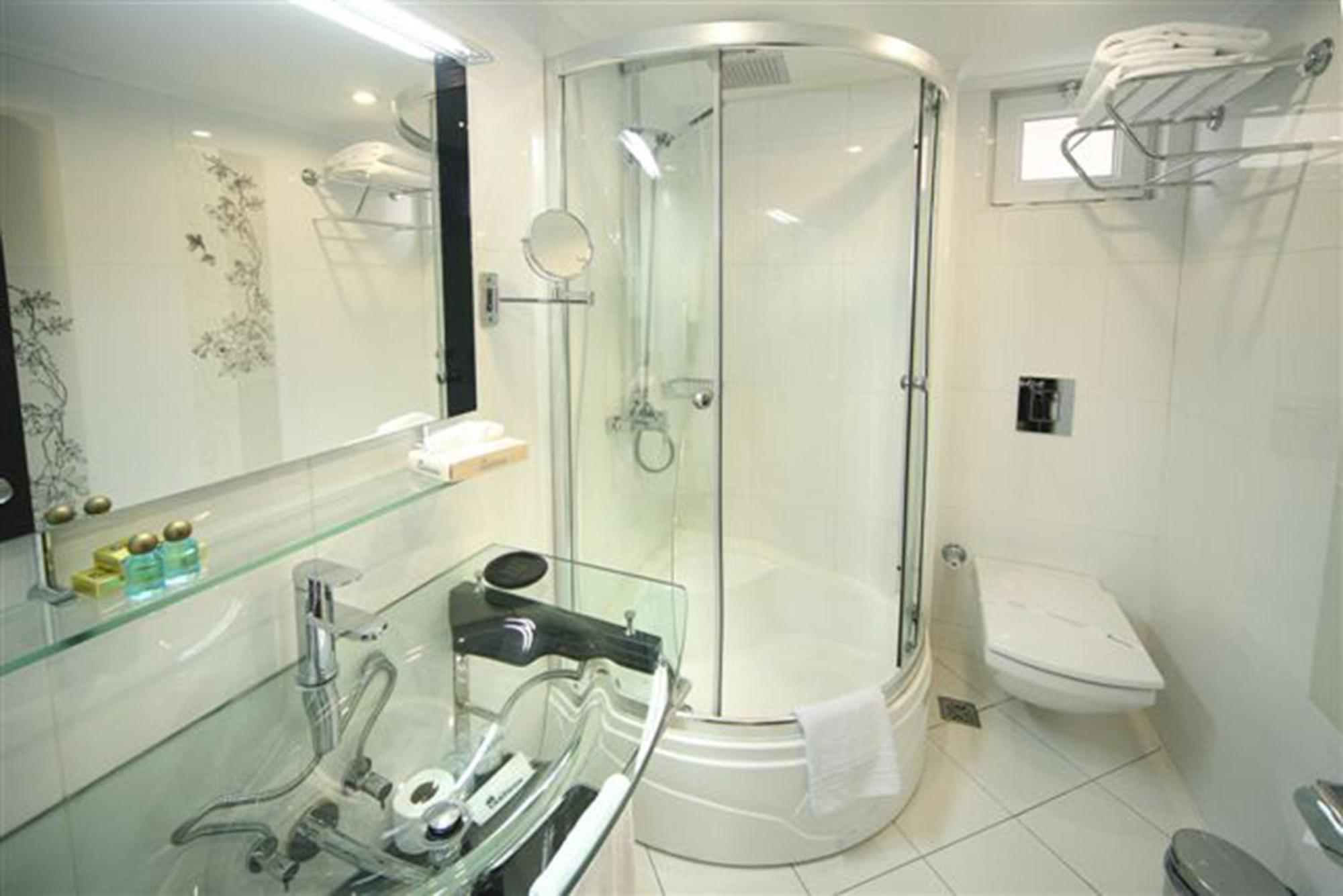 Double or Twin Room Bathroom,1618267264:JPEG
