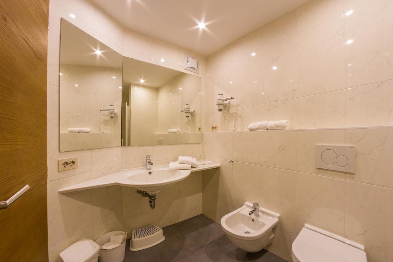 One-Bedroom Apartment C,1152631653:JPEG