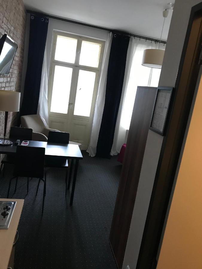 Standard Studio,1154077884:JPEG