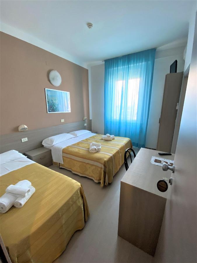 Triple Room,1330073822:JPEG