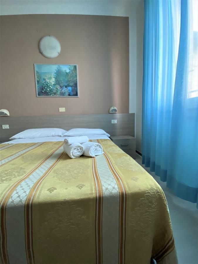 Double or Twin Room,1412893811:JPEG