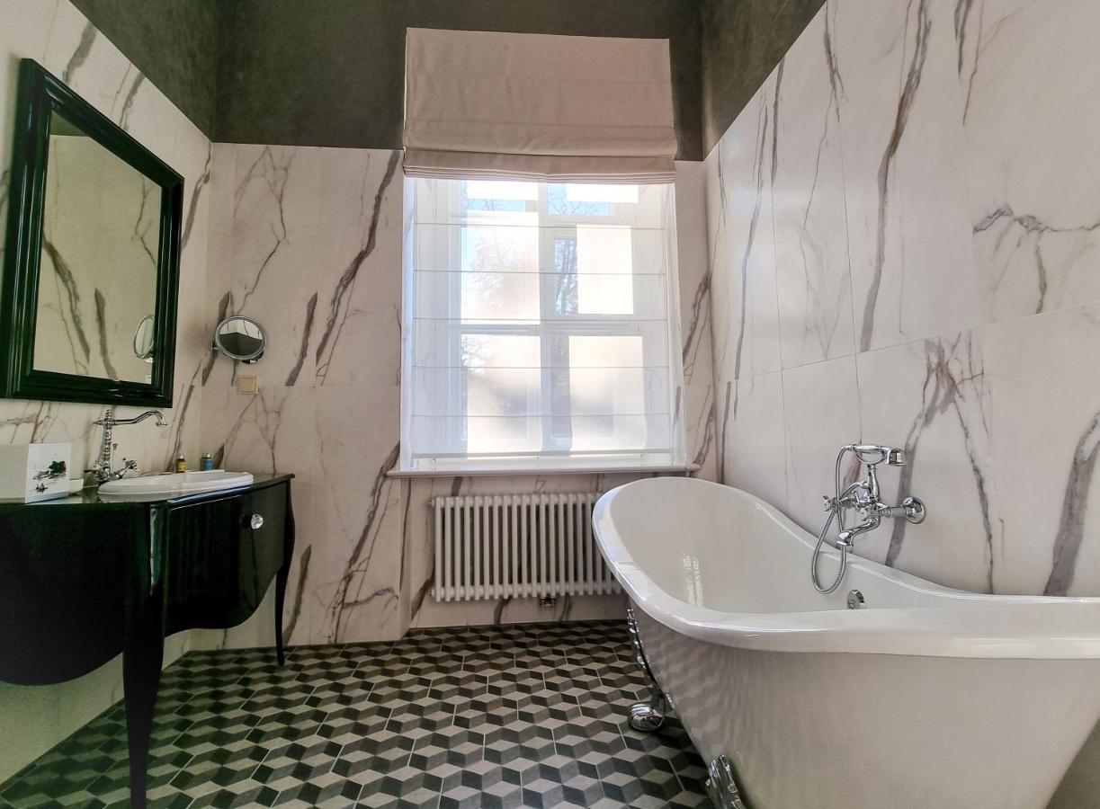 Deluxe Double Room Bath