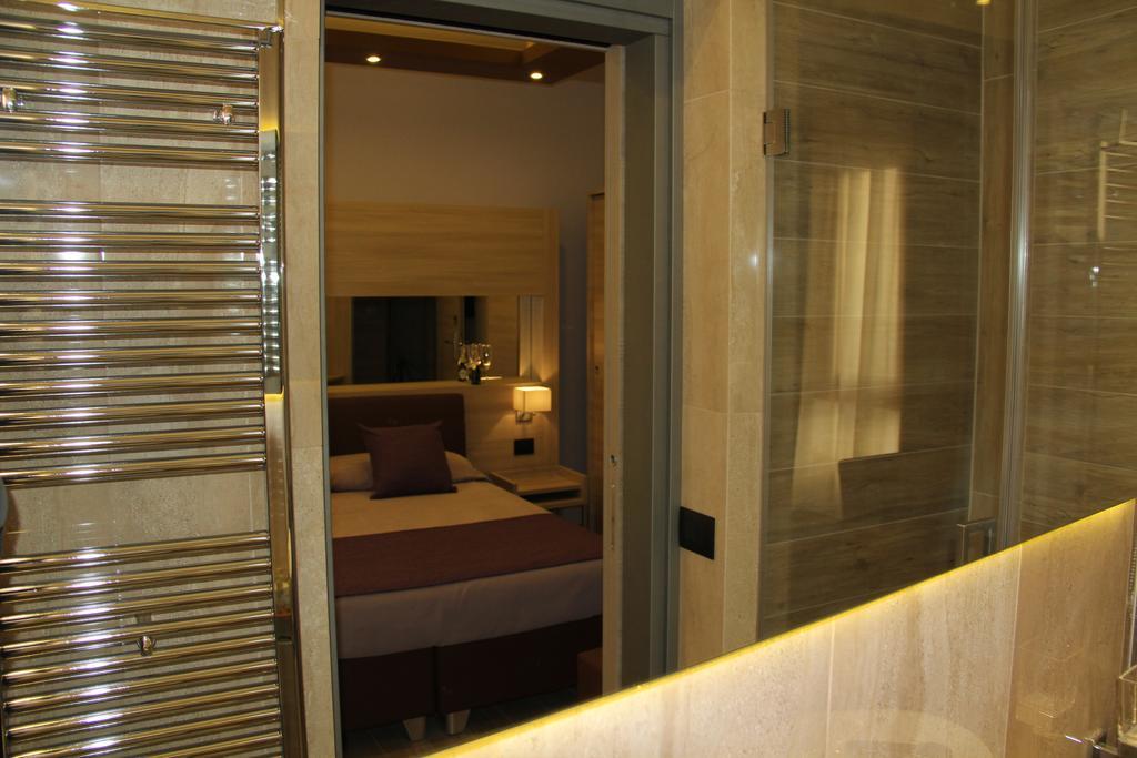Deluxe Double Room,115746989:JPEG