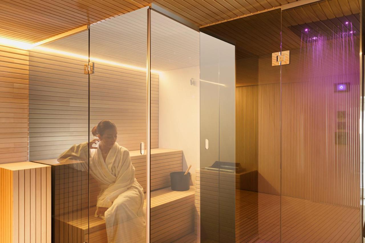Deluxe Double Room Bath
