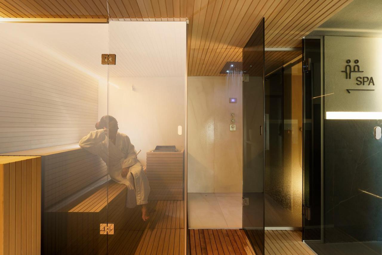Deluxe Double Room Bath