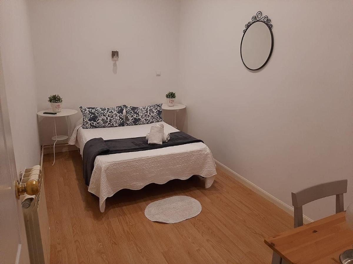 Single Room,909970162:JPEG