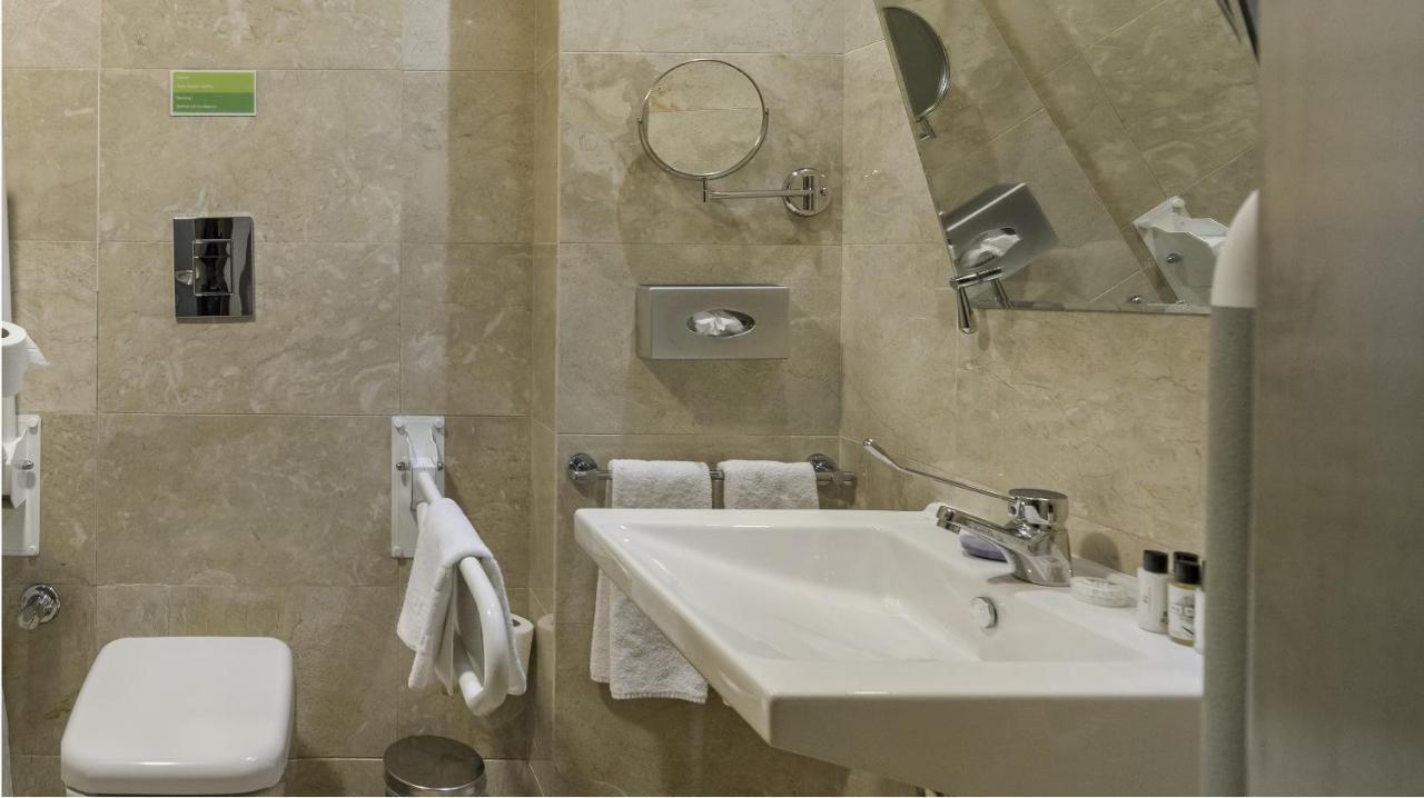 Standard King Room Accessible