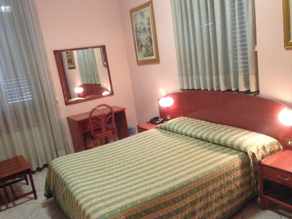 Double or Twin Room,116280359:JPEG