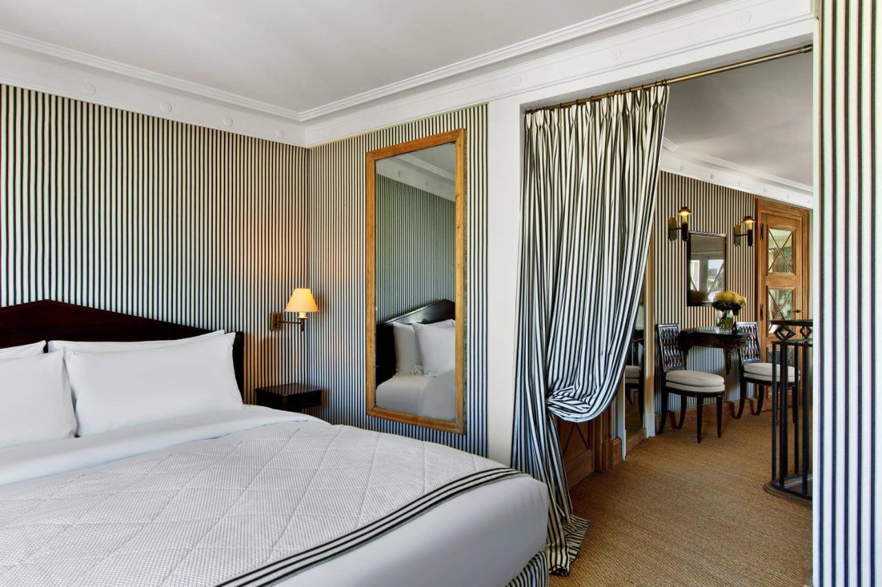 Queen Suite with Sofa Bed and Eiffel Tower View