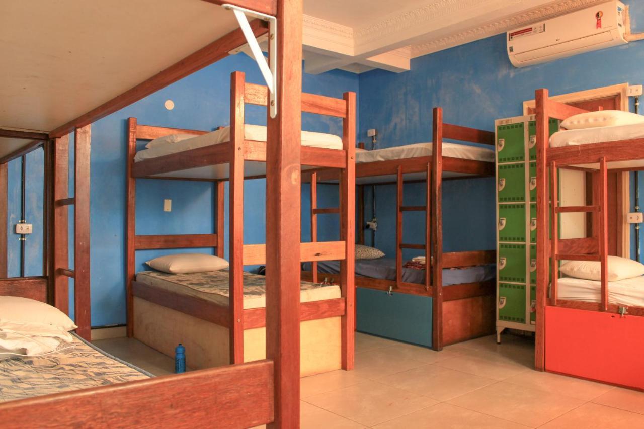 Cama em Dormitório Misto com 10 Camas