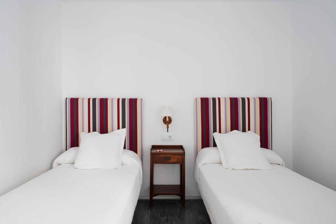 Extra Large 2 Bedroom Apartment Balcony,1165287636:JPEG
