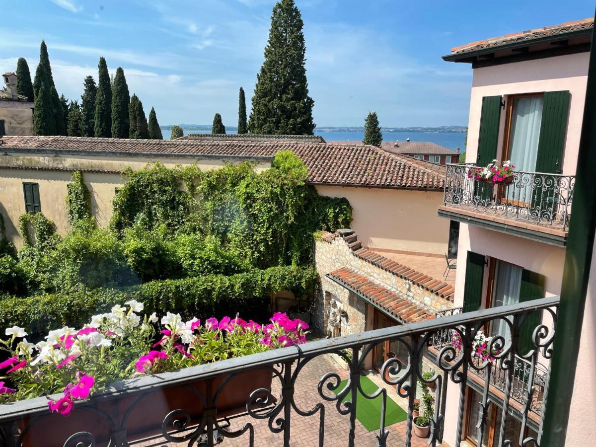 Single Room with Balcony,1164490608:JPEG