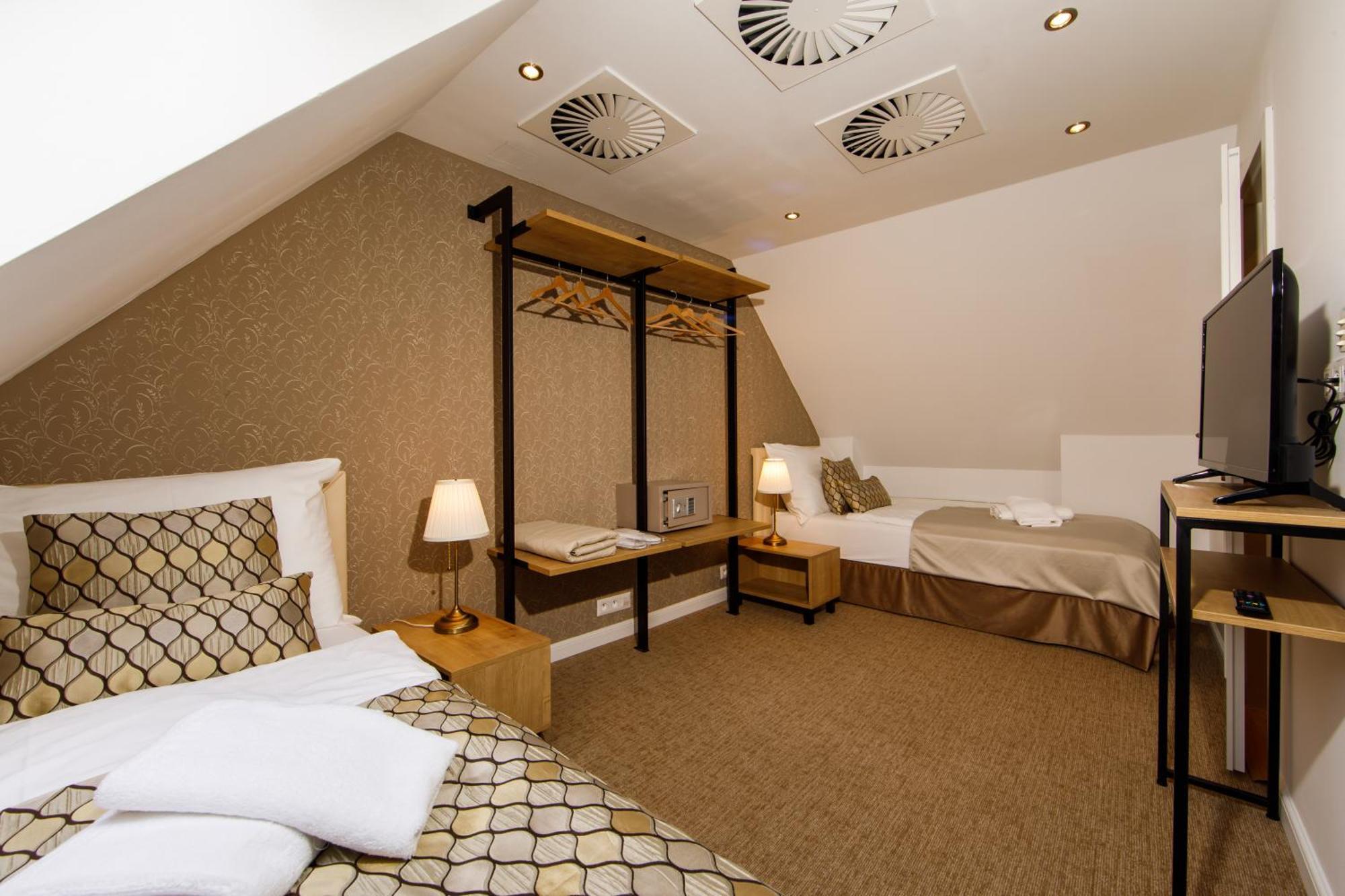 Standard Twin Room,1166243375:JPEG