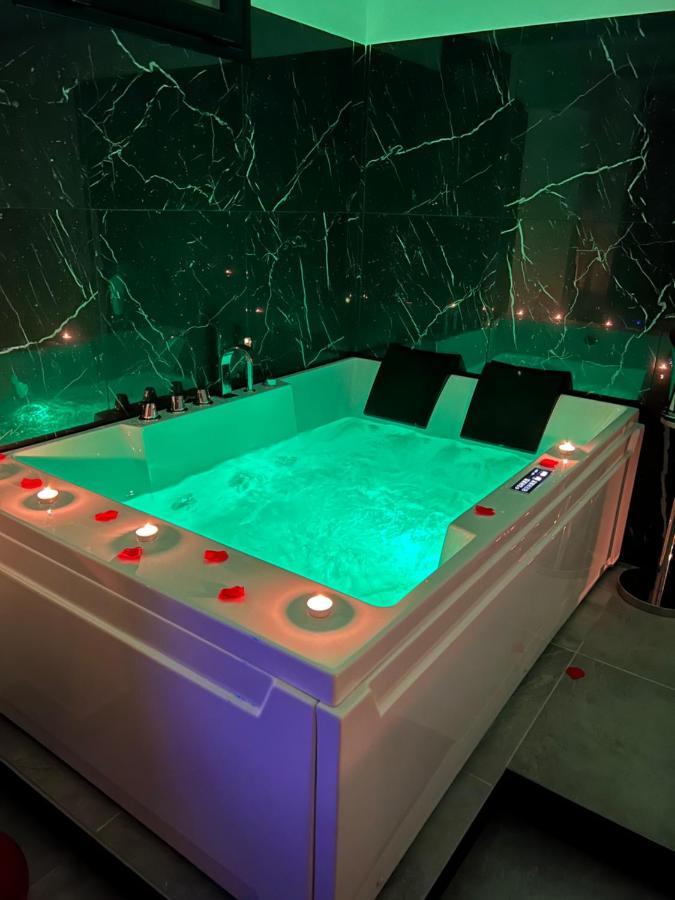 King Room Spa Bath,1166809749:JPEG