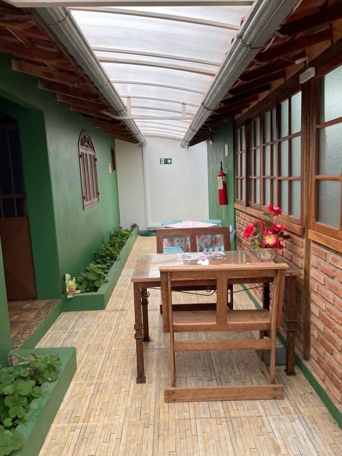 Quarto Triplo com Banheiro Privativo