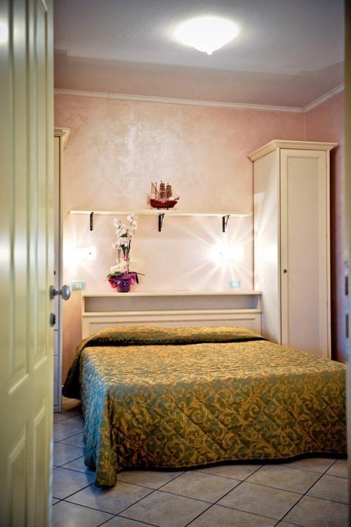 One-Bedroom Apartment,1580587541:JPEG