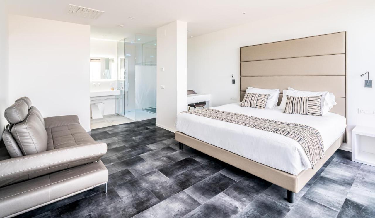 Deluxe Suite Beach Access